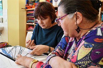 Handarbeitskunst aus dem Erzgebirge und der Bretagne: Französisch lernen geht nebenbei - Heike Kleditzsch aus Pockau und Marie-Pierrette Le Gac aus der Bretagne