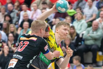 Handball, 3. Liga: Verletzungen überschatten Trainingslager des SV 04 Oberlosa - Oberlosas Nico Schneider (hier am Ball gegen den HC Erlangen) verletzte sich im Trainingslager schwer.