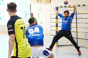 Handball: Annaberger Teams erleben bislang eine Saison der Extreme - Torhüter Michael Reinhold vom HCAB konnte die bisherigen beiden Niederlagen nicht verhindern.