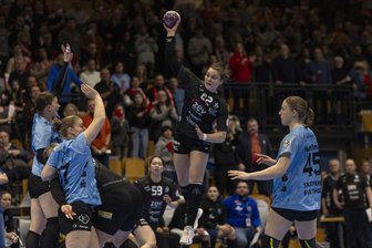 Handball-Bundesliga: Woran es beim BSV Sachsen Zwickau bei der Heimniederlage gegen Buxtehude in der Offensive haperte - Arwen Gorb (am Ball) fand nach der Heimniederlage gegen Buxtehude deutliche Worte.