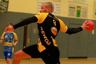 Handball: Ersatzgeschwächte Oelsnitzer wachsen auswärts über sich hinaus - Olaf Meisinger erzielte für die Oelsnitzer sieben Treffer.
