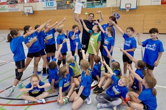 Handball: Große Ehre für Marienbergs Talentschmiede - Beim HSV 1956 Marienberg sind alle stolz auf die Stützpunkt-Urkunde des sächsischen Handball-Verbands.