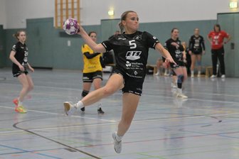 Handball: Heimsieg der HSG Langenhessen/Crimmitschau gerät nie in Gefahr - Linda Krämer steuerte zwei Treffer zum Heimsieg der HSG-Frauen gegen Bischofswerda bei. Foto: Ralf Wendland