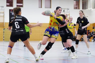 Handball: Marienberg weiter auf der Suche nach Stabilität - Mit neun Toren war Vivian Dresel (am Ball) die erfolgreichste HSV-Werferin.