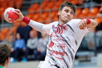 Handball: Nur Kampf und Willen reichen HC Einheit Plauen nicht zum Heimsieg - Die rote Karte für Einheits Petr Jan war nicht nur für den Plauener Trainer spielentscheidend.