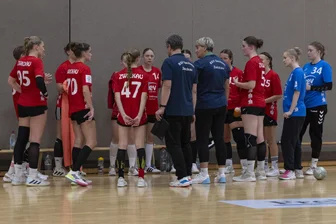 Handball: Oberliga-Derbys der Zwickauer Vereine werden jeweils zur klaren Angelegenheit - Das Trainerduo Petra Kromeyer und Silvio Hahn – hier in einem früheren Spiel – hatte den BSV Sachsen Zwickau II sehr gut auf das Spiel gegen Marienberg eingestellt.