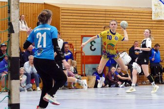 Handball-Oberliga: Erzgebirgskrimi bleibt diesmal ein ungelöster Fall - Marienbergs Rechtsaußenspielerin Lena Kummich erzielte gegen Schneeberg drei Tore.