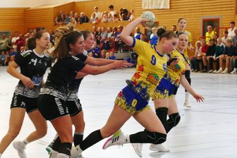 Handball-Oberliga: Marienberger Angriffswelle wird zum Tsunami - In diesem Fall ist Martha Langer von der Weißenborner Abwehr nicht zu stoppen.