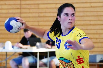 Handball-Oberliga: Personell angeschlagene Marienbergerinnen verlieren erneut - Saß gegen die SG Klotzsche erstmals nach langer Verletzungspause wieder als HSV-Spielerin auf der Bank: Vivian Dresel.