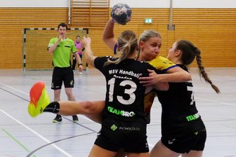 Handball-Oberliga Sachsen: Marienberger Damen erstmals geschlagen - So wie hier für Leonie Tinney gab es auch in vielen anderen Situationen für die HSV-Damen kein Durchkommen.