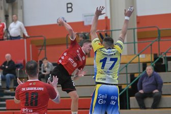 Handball-Oberliga: ZHC Grubenlampe macht es beim Heimsieg gegen Görlitz unnötig spannend - Dario Petrovski zieht ab. Er war mit neun Toren der erfolgreichste Zwickauer Werfer gegen Görlitz.