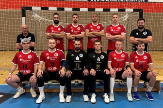 Handball-Oberliga: ZHC Grubenlampe startet mit Verspätung und mit Fragezeichen in die Saison - Das ZHC-Aufgebot für die Saison 2025/26. Hinten von links: Mannschaftsleiter Lutz Oder, Marek Monczka, Kristian Galia, Dmitrij Dyck, Kyrylo Bystrov, TRainer Alex Marius Musteata. Vorn von links: Angel Saiz Hernandez, Vasyl Havryliuk (nicht mehr im Team), Alexander Raupach, Vincent Hupfer, Martin Vala, Denys Isanchuk. Nicht im Bild: Thomas Heidrich, Mohamed Elharagwy, David-Adrian Tuinea, Furak Robert Catalin.