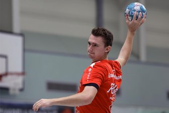 Handball: Punktspiel in Salzlandhalle endet für den HC Glauchau/Meerane mit bitterem Ergebnis - Christian Döhler trat für den HC sieben Mal zum Siebenmeter an - und traf sieben Mal.