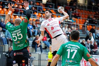 Handball-Regionalliga: HC Einheit Plauen bekommt es mit dem nächsten Topteam zu tun - Mit 83 Toren ist Petr Linhart (am Ball) der beste Werfer des HC Einheit Plauen in dieser Saison.