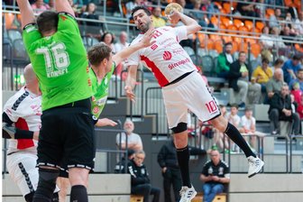 Handball-Regionalliga: HC Einheit Plauen bereit fürs Spitzenspiel - Bleibt der HC Einheit (am Ball Petr Linhart) auch gegen Delitzsch in der Erfolgsspur?