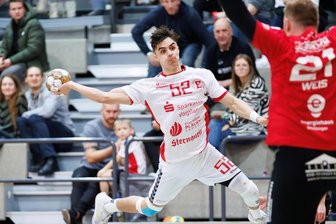 Handball-Regionalliga: HC Einheit Plauen klettert auf Rang 5 - Joel Maxim Stegner setzt zum Torwurf an. Viermal netzte er für Einheit gegen Aufsteiger Oebisfelde ein.