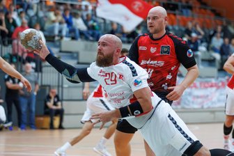Handball-Regionalliga: HC Einheit Plauen plant die Revanche - Im Hinspiel zogen die Plauener (am Ball Jakub Sira) gegen Staßfurt knapp den Kürzeren.