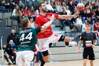 Handball-Regionalliga: HC Einheit Plauen verschafft sich Luft zum Tabellenkeller - Petr Linhart (Mitte) war mit sechs Treffern am Erfolg der Plauener beteiligt.