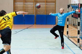 Handball-Regionalligist HC Einheit Plauen gelingt im Kampf um den Klassenerhalt ein ordentliches Ausrufezeichen - Mit sehr gutem Stellungsspiel und vielen Paraden war Torhüter Felix Neef am Samstag einer der Erfolgsgaranten beim HC Einheit Plauen.