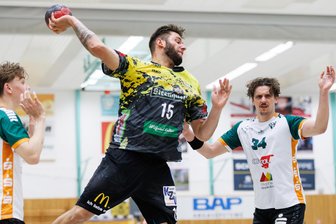 Handball: SV 04 Oberlosa in Aue auf verlorenem Posten – 1500 Fans sehen deutliche Niederlage - Oberlosas Leoš Petrovský – im Spiel gegen Oranienburg – stand mit seinem Team in Aue auf verlorenem Posten.