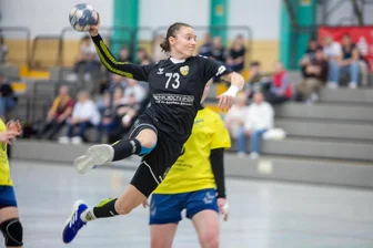 Handball-Verbandsliga: SV 04 Oberlosas Frauen bleiben mit Pflichtsieg an der Tabellenspitze - Nikola Weiß steuerte zum Oberlosaer Heimsieg zwei Treffer bei.