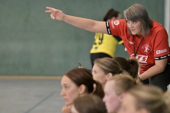 Handball: Warum die Spielpause für die HSG Langenhessen/Crimmitschau wie gerufen kommt - Trainerin Corina Cupcea hat die Oberliga-Handballerinnen der HSG Langenhessen/Crimmitschau in dieser Saison oft gut auf die Gegner eingestellt.