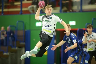 Handballer aus dem Erzgebirge machen im hohen Norden kurzen Prozess - Einsatzzeit bekamen bei der HG Hamburg-Barmbek alle Spieler des EHV Aue. Auch junge Leute wie Anton Briest.