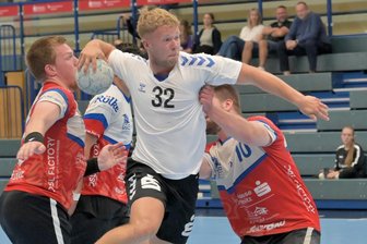 Handballer des Auer Juniorteams feiern nach Abstieg einen ersten Achtungserfolg - Kapitän Robin Fischer durfte mit dem Auer Juniorteam jubeln.