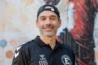 Handballer des HC Einheit Plauen bereiten sich auf herausfordernde Saison vor - Seit Dienstag lässt Einheit-Trainer Mario Schuldes seine Jungs wieder schwitzen.