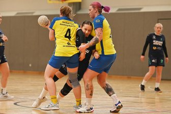 Handballer des TSV Penig gehen mit Punkten und Pizza in die Sommerpause - Es war ein schwieriges Unterfangen für Annalena Preuß und die Handballerinnen des TSV Penig gegen den HC Annaberg-Buchholz. Am Ende gab es eine Punkteteilung zum Saisonabschluss.