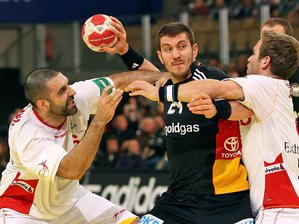 Handballer gegen Spanien auf verlorenem Posten - Kaum ein Durchkommen gegen die spanische Abwehr: Michael Haaß