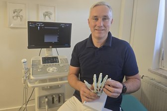 Handchirurg Martin Gajdoš startet in der Kleinstadt Werdau: Ambulante OPs auf Klinikniveau - Handchirurg Martin Gajdoš verstärkt als angestellter Facharzt die Werdauer Praxis. Damit wird das ambulante OP-Angebot erweitert – vor allem an Hand, Handgelenk, Fuß und Sprunggelenk.