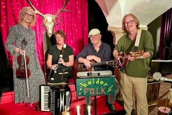 Handgemachte Musik und Poesie in Goßberg: Ein Abend gegen den Herbstblues - Die Band Holderfolk stellt in der Uni im Bauernhaus Goßberg ihre handgemachte Musik vor.