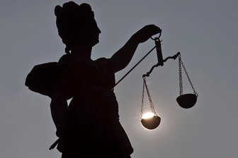 Handtaschenräuber zu Bewährungsstrafe verurteilt -