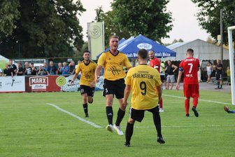 Handwerk Rabenstein startet mit Sieg vor Rekordkulisse in die neue Saison - Jubel auf dem Platz und bei den Zuschauern: Der eingewechselte Johannes Hopfe traf zum 2:0 für Rabenstein gegen Lößnitz. 