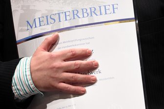 Handwerkskammer ehrt im Vogtland wieder „Jubiläums-Meister“ - Die Handwerkskammer sucht Vogtländer, die vor 50, 60 oder 70 Jahren den Meisterbrief gemacht haben.
