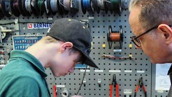 Handwerkskammer öffnet Ferienwerkstätten für Schüler - Auch im Bereich Elektro können sich Schüler in den Sommerferien ausprobieren.