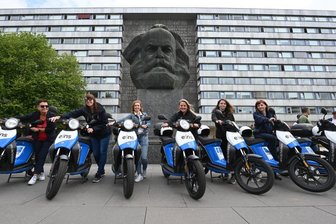 Handy-App und Führerschein genügen: Chemnitzer Energieversorger vermietet Elektro-Roller - 