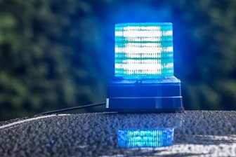 Handydieb bedroht 17-Jährigen mit Messer -