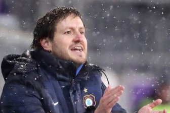 Hannes Drews: "Bin ich zu emotional, mache ich Fehler" - FCE-Trainer Hannes Drews ist mit der Hinrunde seiner Veilchen in der 2. Bundesliga zufrieden. In der Rückrunde will er aber mehr Konstanz in die Leistungen seiner Mannschaft bringen.