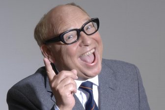 Hans-Joachim Heist bringt in Plauen Heinz Erhardts Humor zurück auf die Bühne -