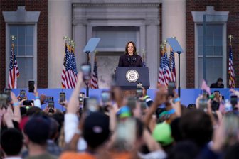 Harris nach dem Trump-Sieg: „Wenn wir kämpfen... dauert es manchmal eine Weile“ - Vizepräsidentin Kamala Harris hält auf dem Campus der Howard University in Washington eine Zugeständnisrede für die Präsidentschaftswahlen 2024.