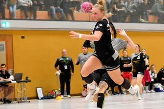 Harte Nuss vor Weihnachten: Weißenborns Handballerinnen bereit für Pokal-Herausforderung - Dynamisch: Die 21-jährige Außenspielerin Lucie Walther ist mit 50 Toren aktuell drittbester Werferin der Rotation-Damen und will mit ihrem Team ins Pokal-Viertelfinale. Gegen Klotzsche gelangen ihr zuletzt 9 Treffer.