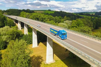 Harte Zeiten für Autofahrer: Umgehungsstraße östlich von Reichenbach ab Dienstag voll gesperrt - Die Talbrücke der Ortsumgehung Reichenbach. Ab kommendem Dienstag ist der sechs Kilometer lange Abschnitt voll gesperrt.
