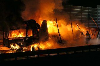 Hartenstein: Airbag-Transport abgebrannt - Behinderungen auf A72 -
