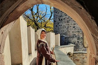 Hartenstein: Museumsbesucher springen zurück ins Jahr 1455 - Magd Berta erzählt am Sonntag im Museum in der Burg Stein Interessantes über den sächsischen Prinzenraub. 