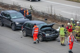 Hartenstein: Nach Auffahrunfall auf der Autobahn 72 vier Kilometer Stau - Auf der Autobahn stießen am Samstag mehrere Fahrzeuge zusammen.
