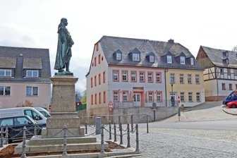 Hartenstein will Ratskeller wiederbeleben - In diesem Frühjahr hat die Stadt Hartenstein den Ratskeller (Bildmitte) erworben. Sobald ein Pächter gefunden ist, will die Kommune investieren.