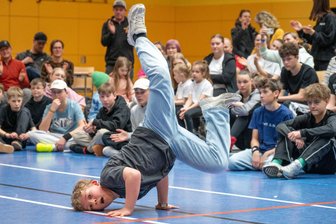 Hartha: Premiere für „Art of Break“ - Breakdancer in Aktion.