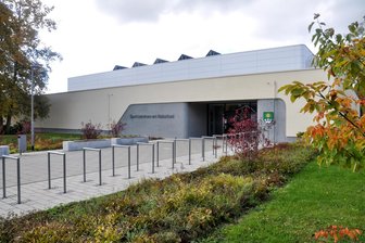 Hartmannsdorf erhöht Gebühren für Sportzentrum - Die moderne Sporthalle an der Carl-Kirchhof-Straße in Hartmannsdorf wird seit 2023 für den Schul- und Vereinssport genutzt.